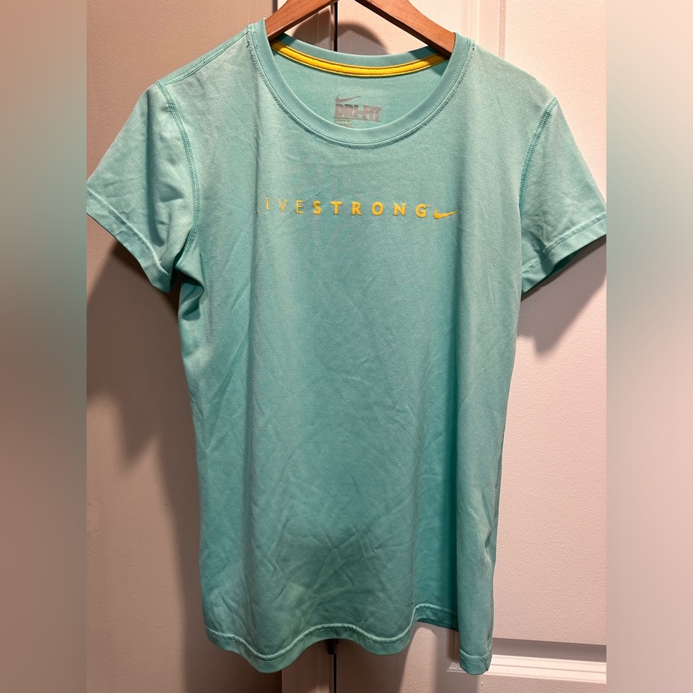 Nike Livestrong shirt size Medium‎